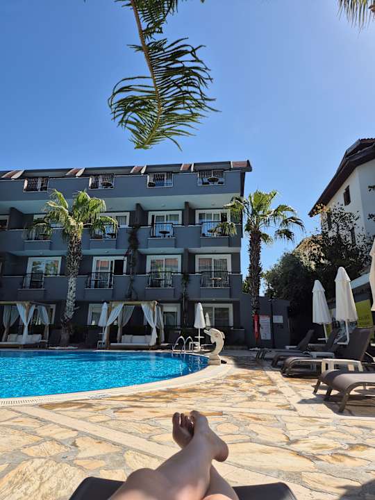 Pool Sun City Apartments