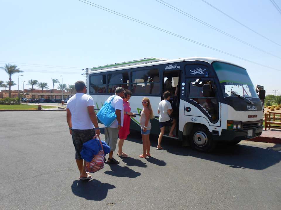 5 min. Fahrt zum Strand Pickalbatros Alf Leila Wa Leila Resort - Neverland Hurghada