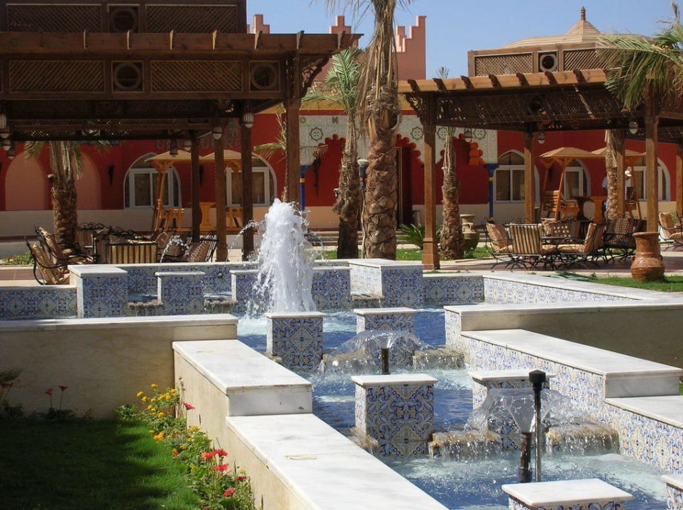 Schöner Platz vor dem Restaurant Pickalbatros Alf Leila Wa Leila Resort - Neverland Hurghada