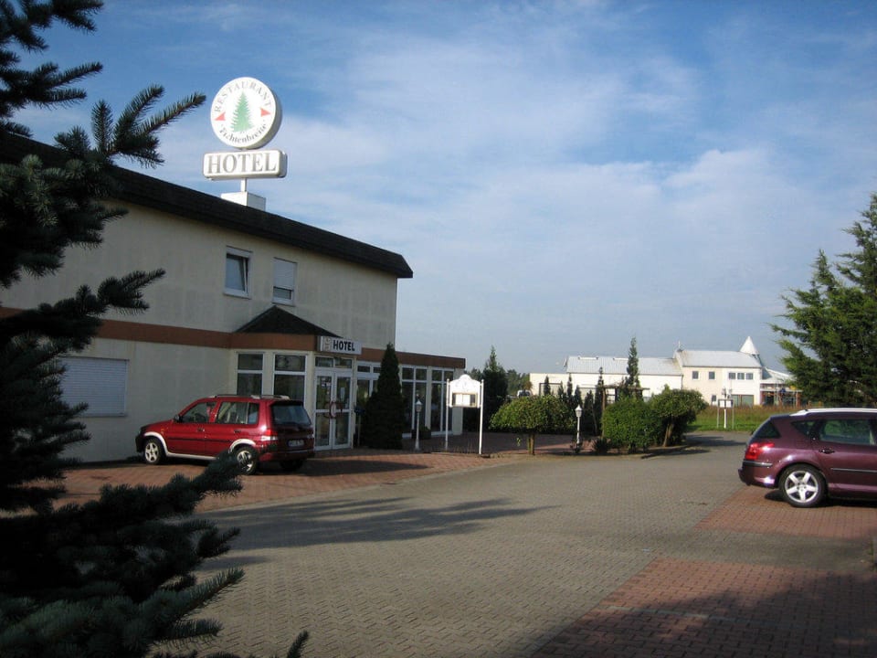 Hotelansicht mit Parkplatz Hotel Zur Fichtenbreite