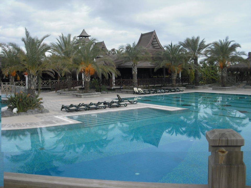 Poolanlage Royal Wings Hotel