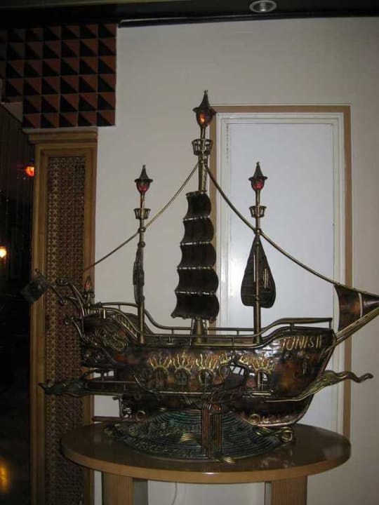 Schiff in der Lobby Hotel El Mouradi Port El Kantaoui