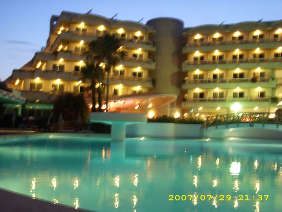 Hotel bei Nacht BG Hotel Rei del Mediterrani Palace