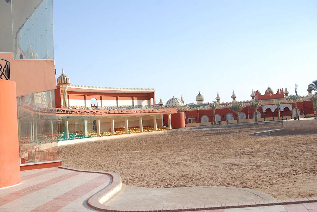 Arena in het hotel met voorstellingen elke avond Pickalbatros Alf Leila Wa Leila Resort - Neverland Hurghada