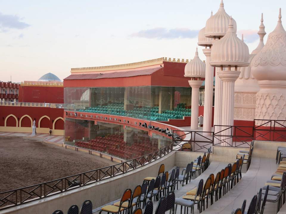 Die Arena, wo jeden Abend etwas geboten wurde Pickalbatros Alf Leila Wa Leila Resort - Neverland Hurghada