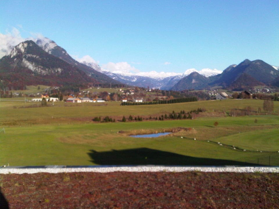 Blick von der Panoramaterrasse auf den Golfplatz Die Wasnerin