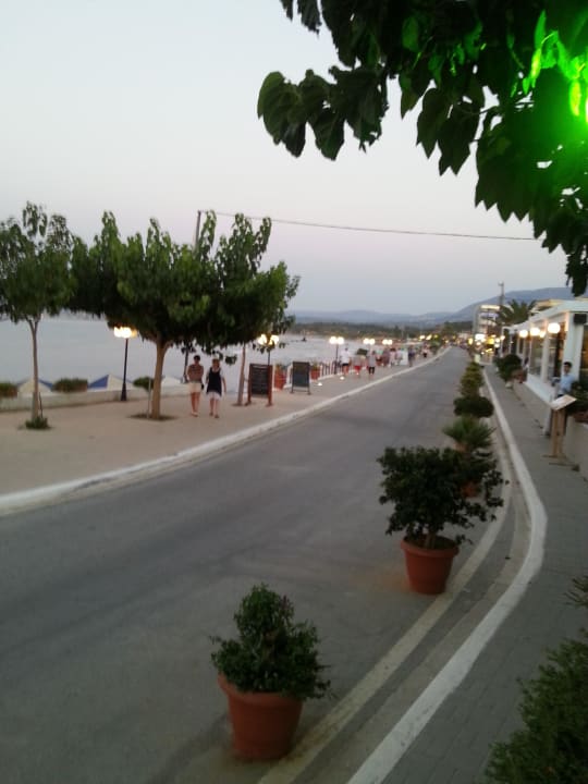 Die Straße vor dem Hotel Hotel Corissia Princess