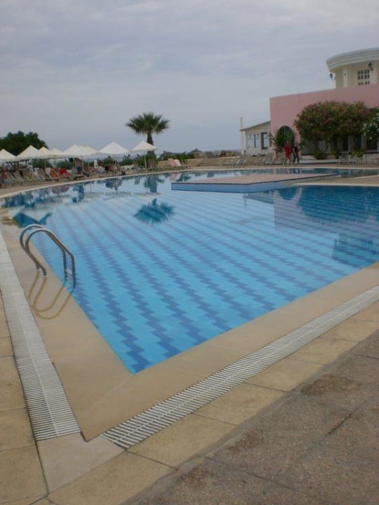 Poolanlage Eden Club