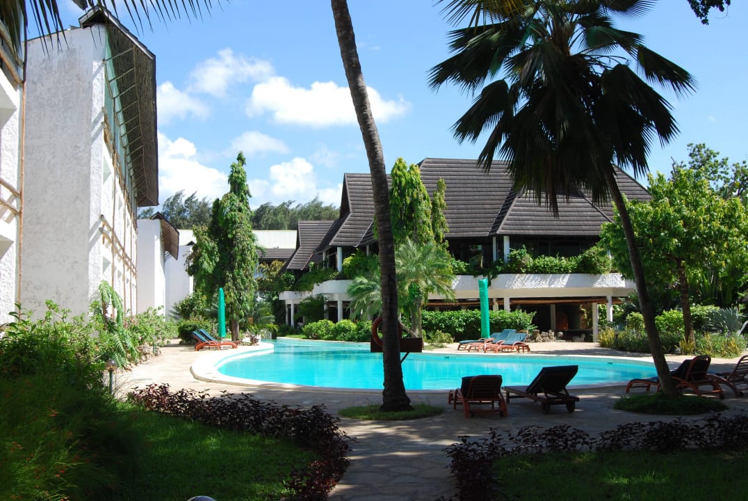 Pool Hotel Traveller's Club