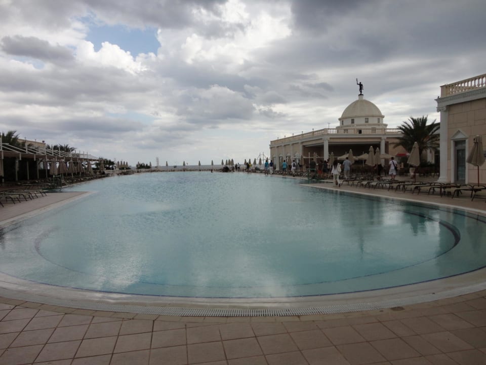 Basen hotelowy Kaya Artemis Resort