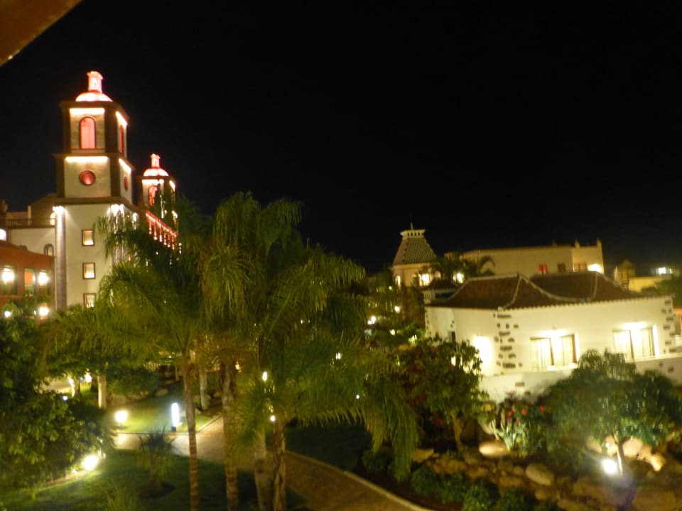 Gartenanlage bei Nacht Lopesan Villa del Conde Resort & Thalasso