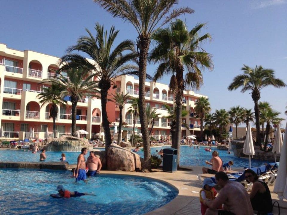 Ein Teil des schönen großen Pools Grupotel Alcudia Pins