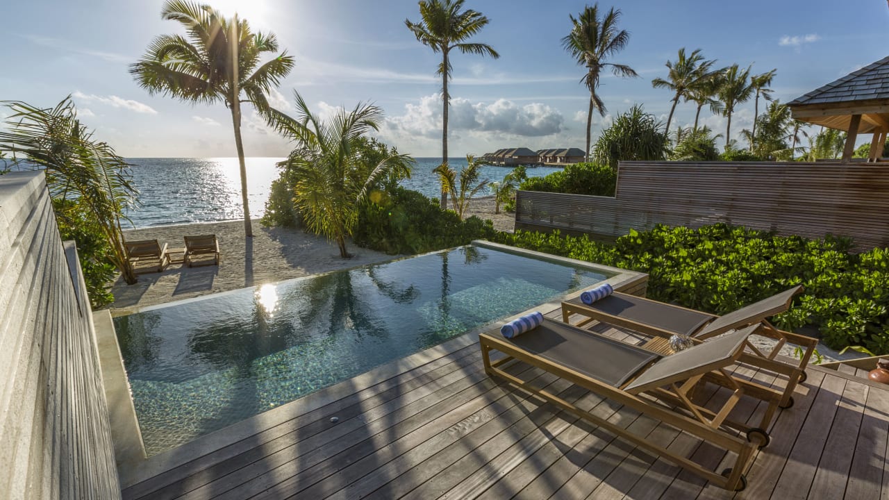 Zimmer Hurawalhi Island Resort Maldives