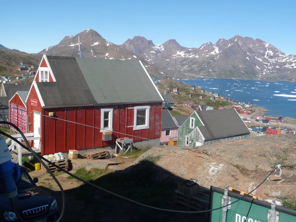 Ausblick auf Tasiilaq Hotel The Red House