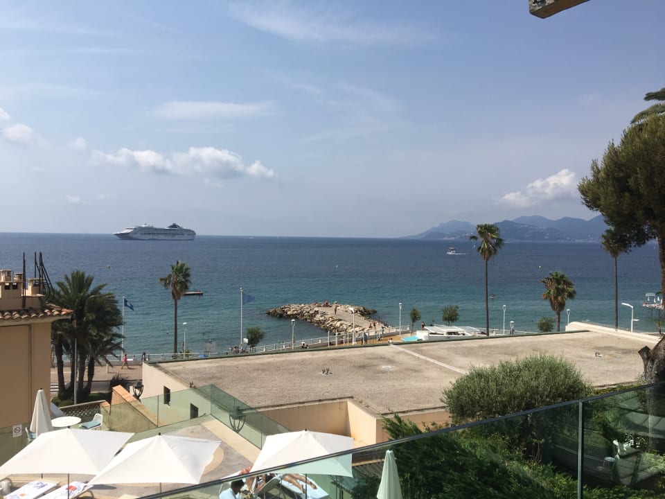 Pool Canopy by Hilton Cannes