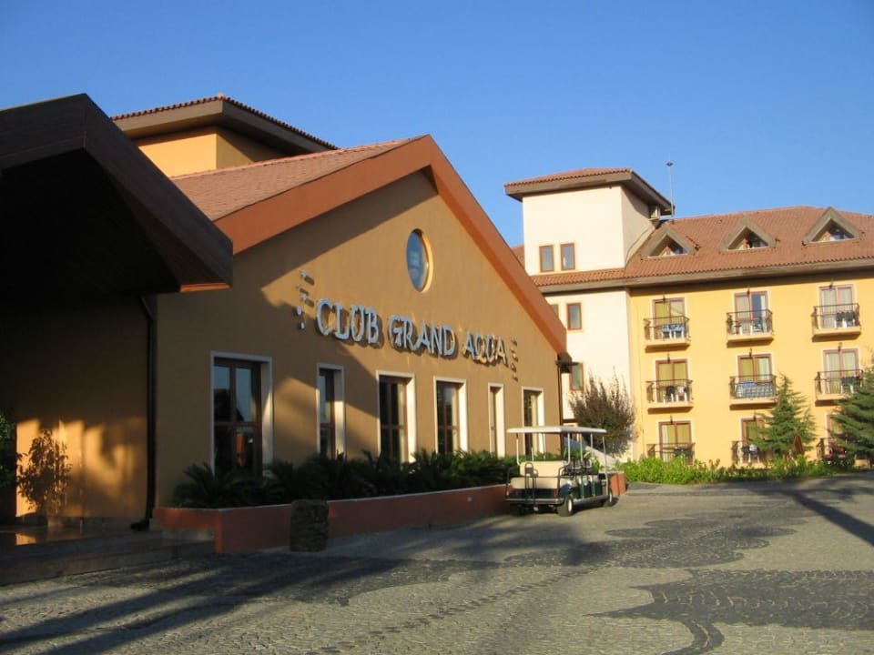 Eingang Club Grand Aqua