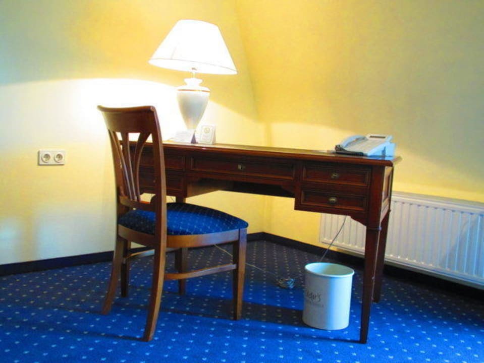 Blick ins Wohnzimmer Victor's Residenz Hotel Leipzig