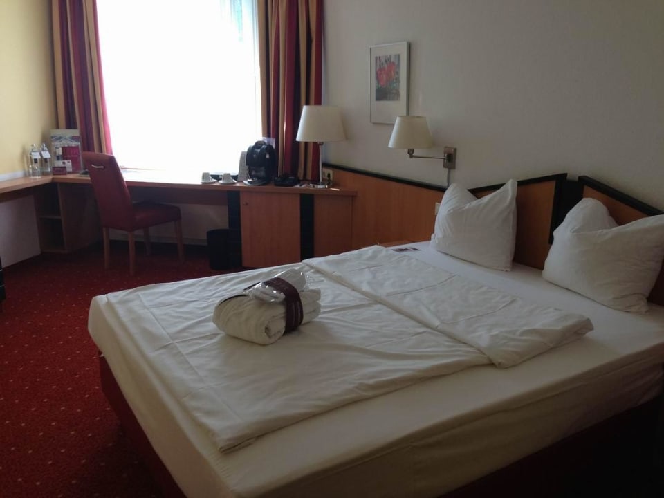 Höhere Zimmer-Kategorie mit mehr Platz.  Mercure Hotel Düsseldorf Ratingen