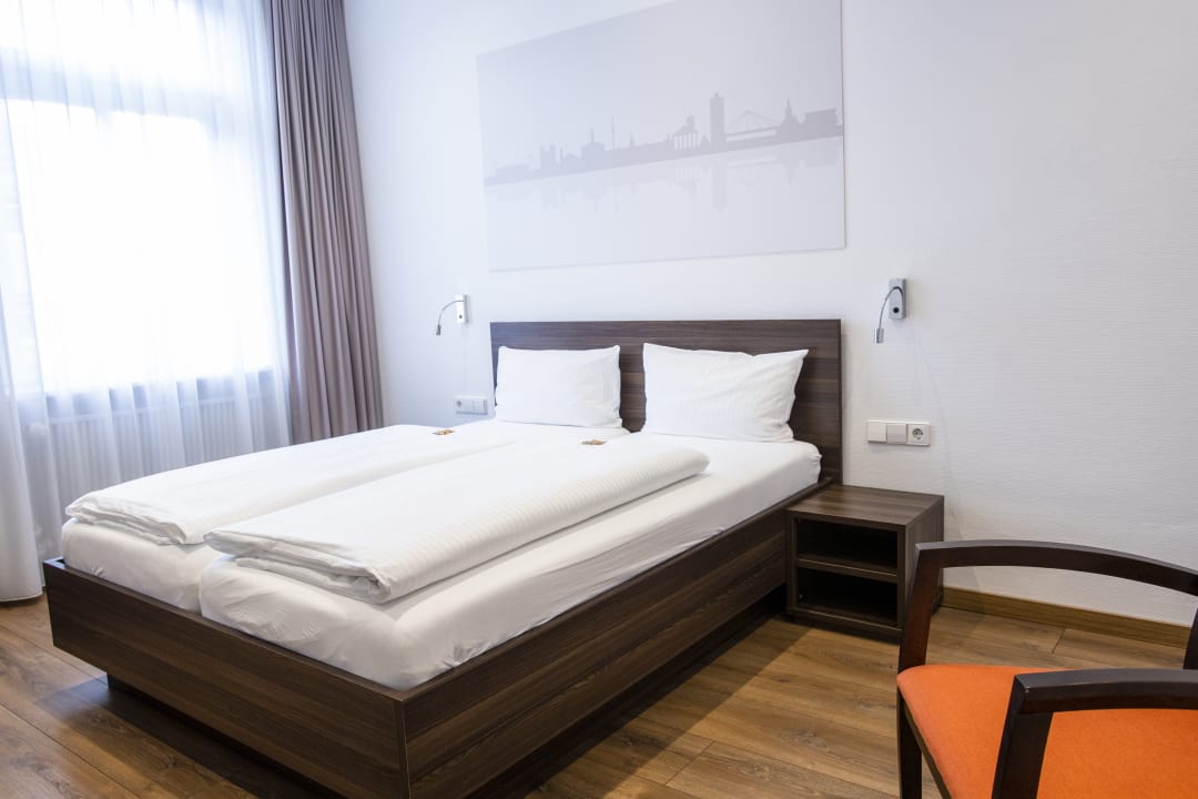 Zimmer sevenDays Hotel Karlsruhe