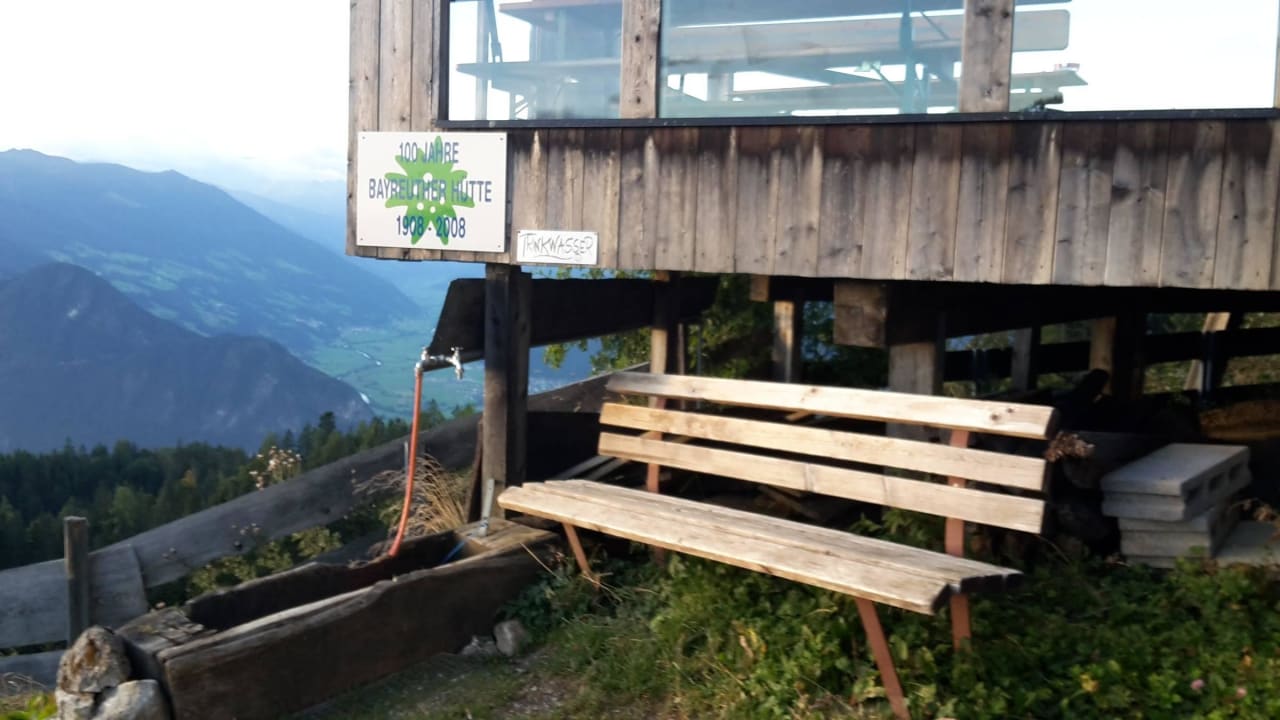 Trinkwasserstelle vor der Hütte Bayreuther Hütte