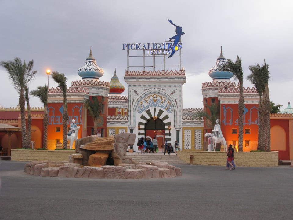 Hoteleingang Pickalbatros Alf Leila Wa Leila Resort - Neverland Hurghada