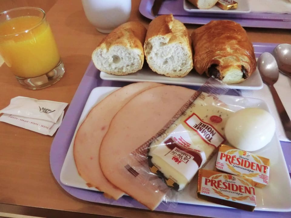 Knusprige Backwaren und frisch gepresster Orangensaft ibis Styles Paris Place d'Italie Butte aux Cailles