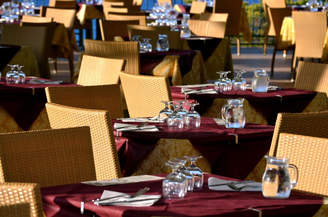 Schön eingedeckt - der Abend kann beginnen Aldiana Club Rocca Nettuno Calabria