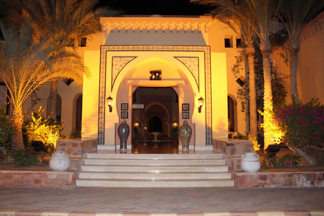 Der Eingang zur Lobby Steigenberger Coraya Beach - Adults only