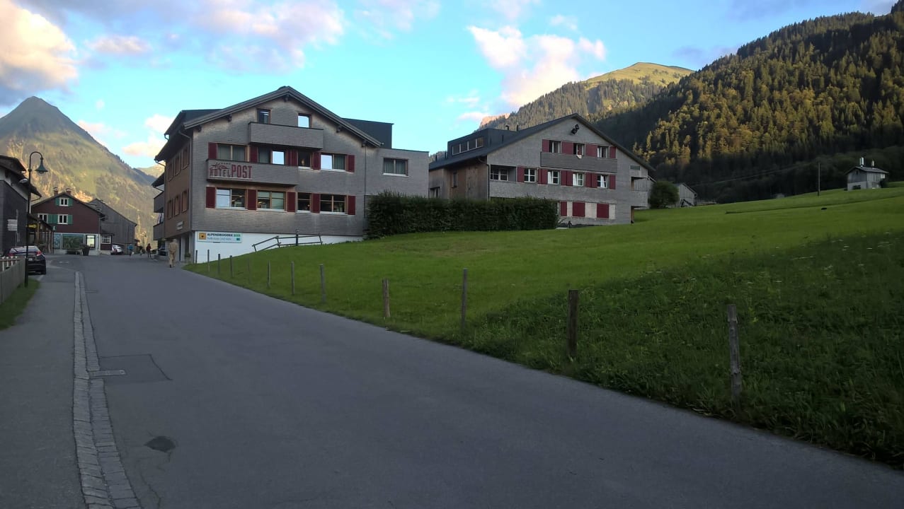 Ansicht von Westen Alpen Hotel Post