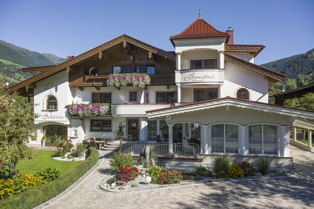 Außenansicht Apartments Alpinschlössl Mayrhofen im Zillertal