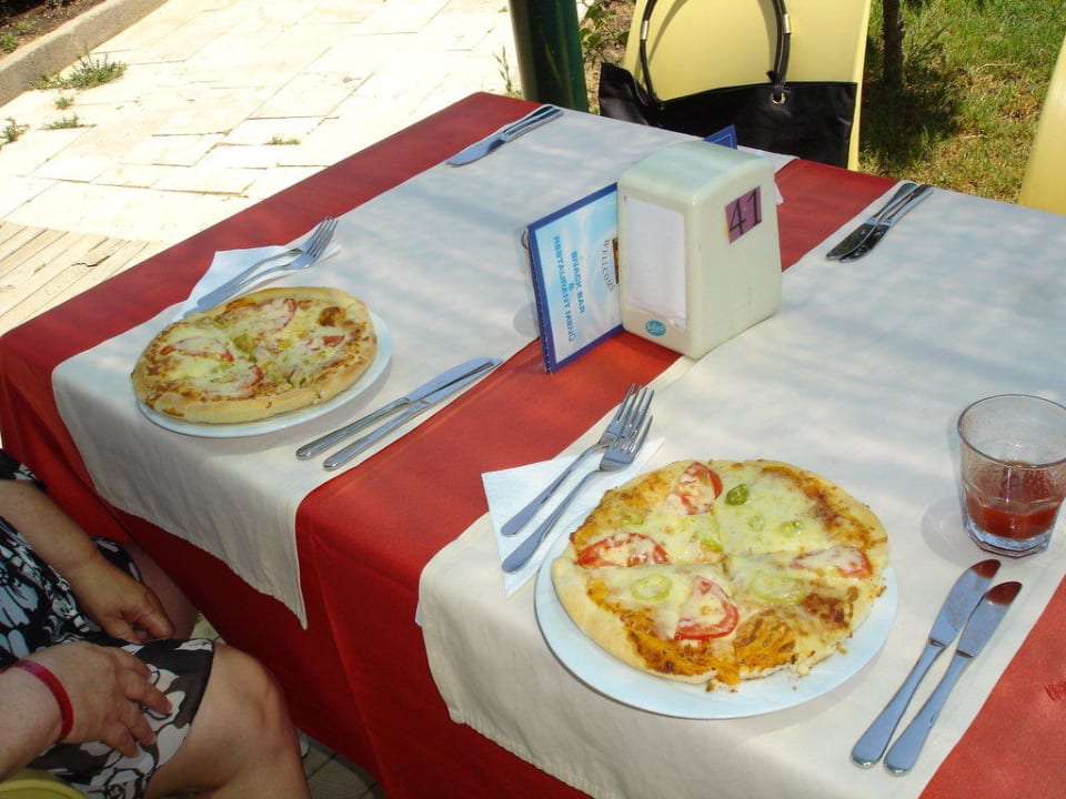 Pizza Royal Atlantis Beach Hotel