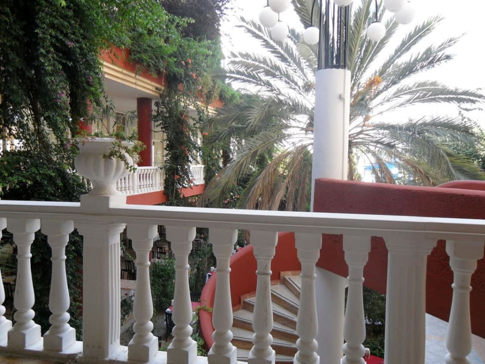 Выход из лобби, балкон Holiday Park Resort