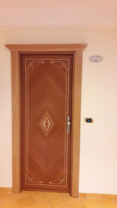 Unsere Zimmertür mit wunderschönen Intarsien Grand Hotel President