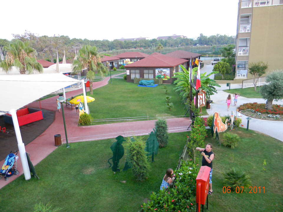 Вид на вход на детскую площадку Marvida Family Eco