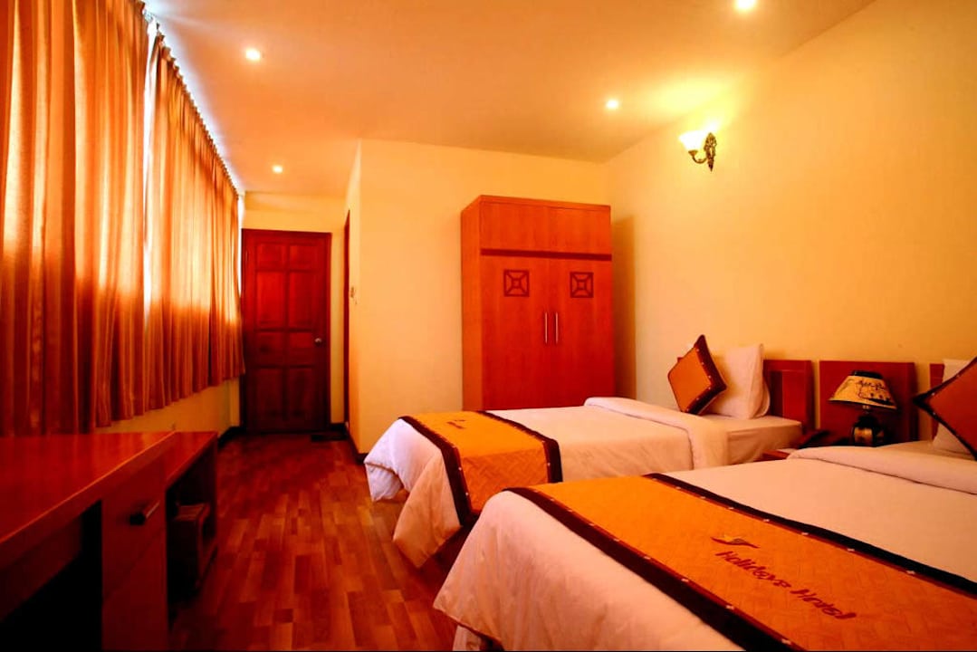 Room Hanoi Holiday Silver