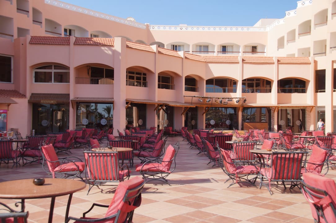 16 Beach Albatros Resort