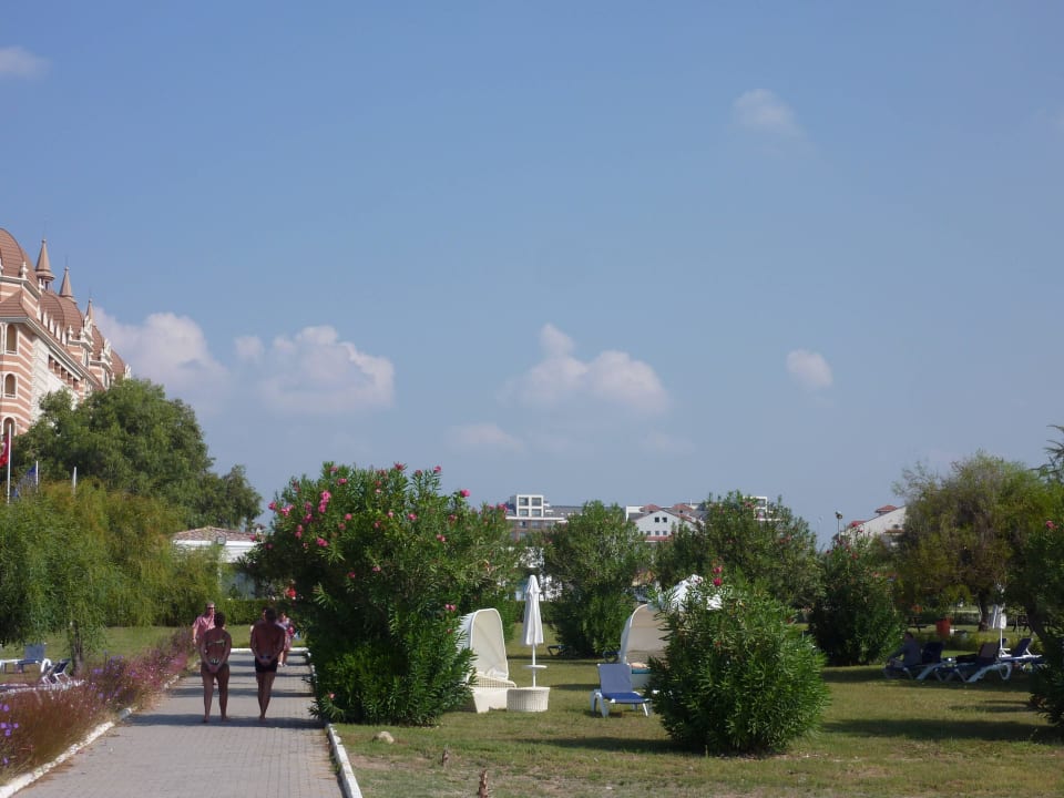 Weg zur Strandbar Glamour Resort & Spa