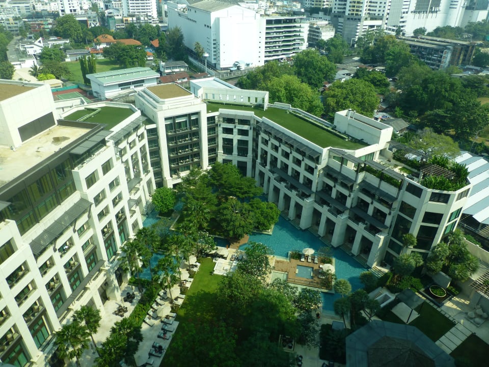 Blick auf Gartenanlage mit Pool Siam Kempinski Hotel Bangkok