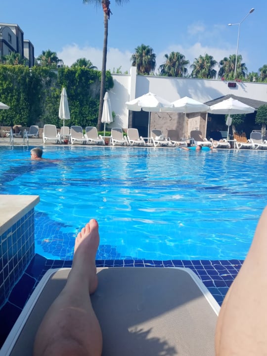 Pool Mary Hotel Side