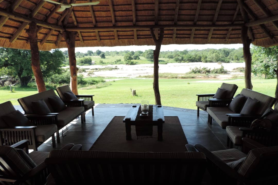 Lobby Inyati Game Lodge