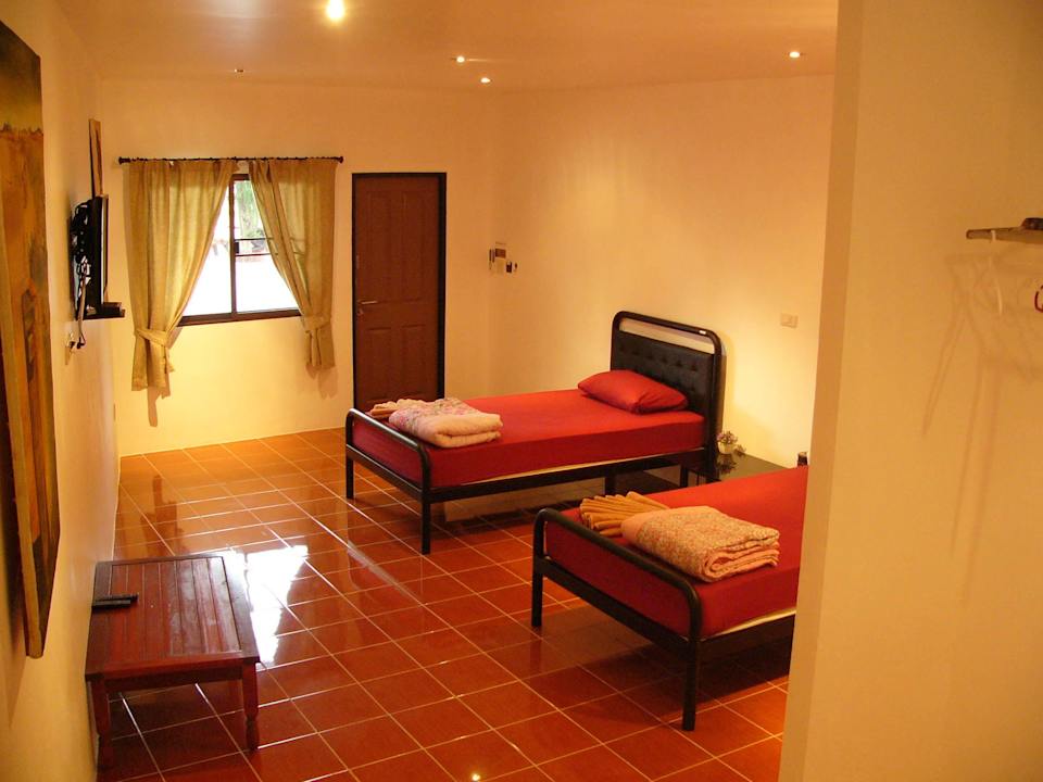 Interior room nr 9 , 2 single beds Kevin House 1