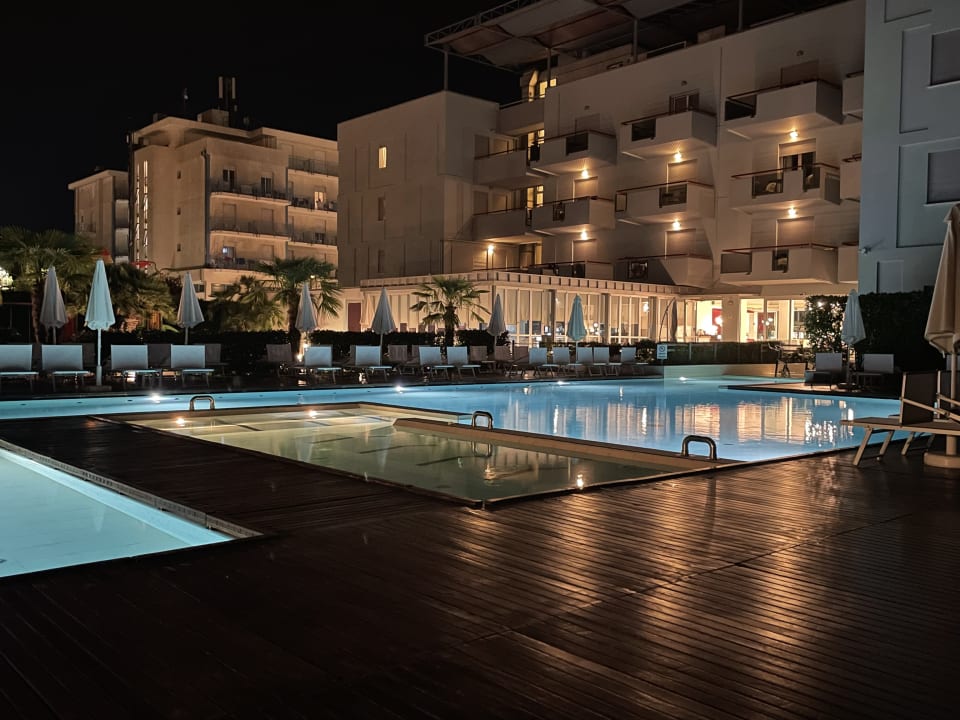 Außenansicht Domino Suite Hotel