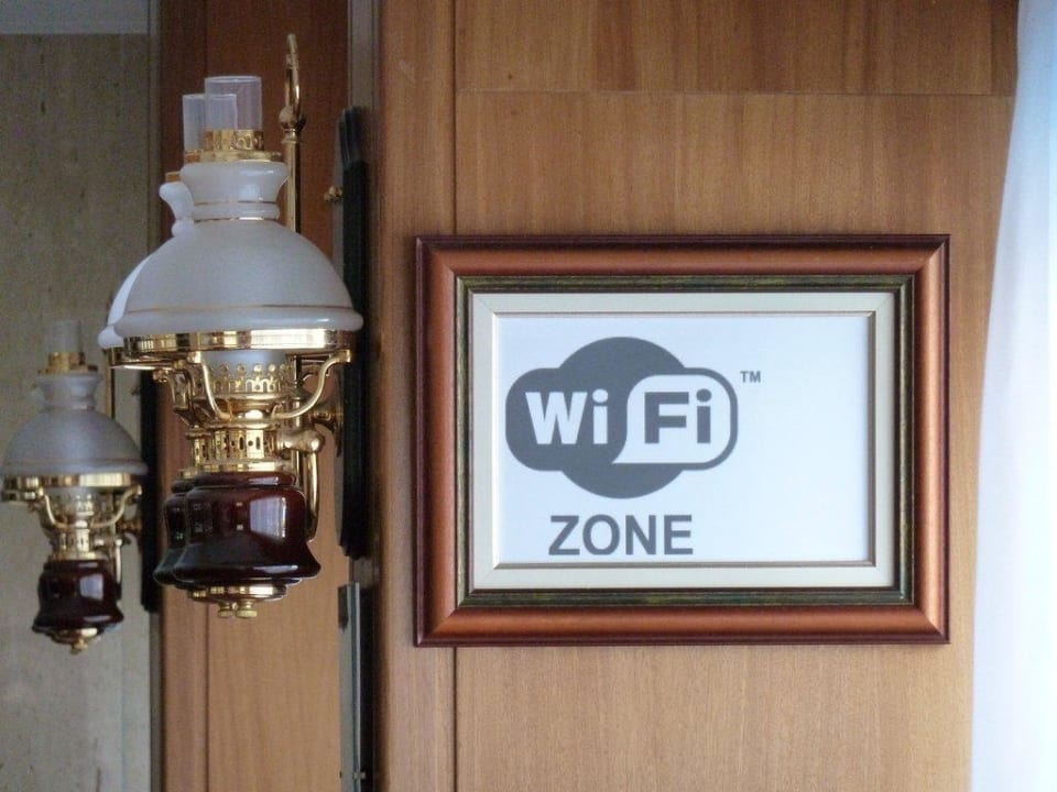 Hinweis auf kostenlose Wi-Fi Zone in der Lobby Hotel Don Manolito