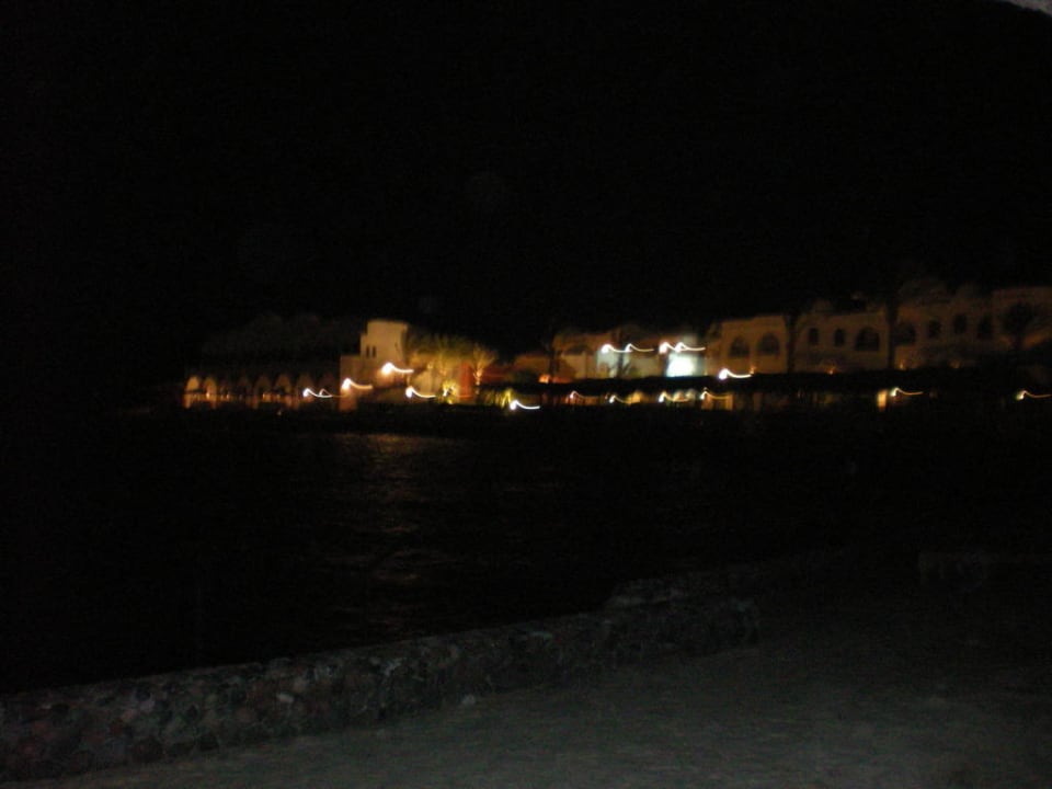 Hotelanlage bei Nacht am Strand Arabella Azur Resort