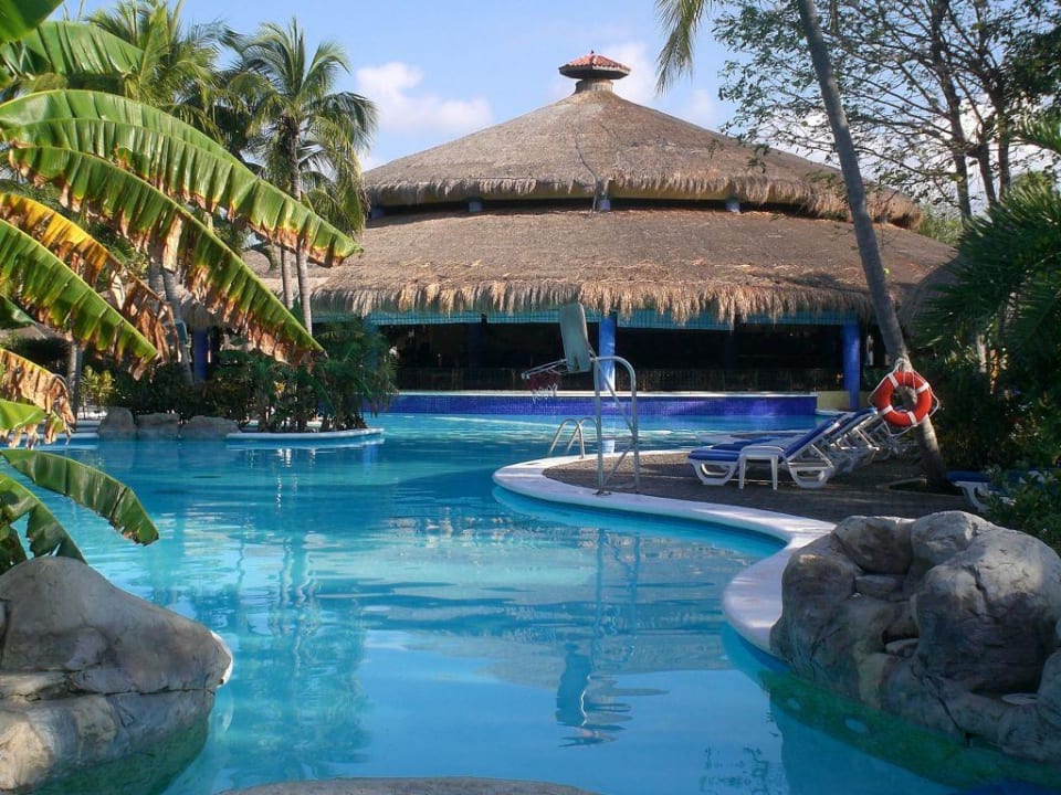 Der Pool vom Riu Tequila (die eine Seite) Hotel Riu Tequila