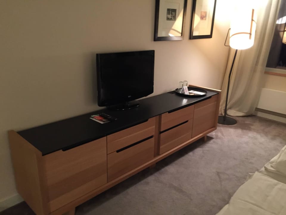 TV und Sideboard Hotel Zollenspieker Fährhaus