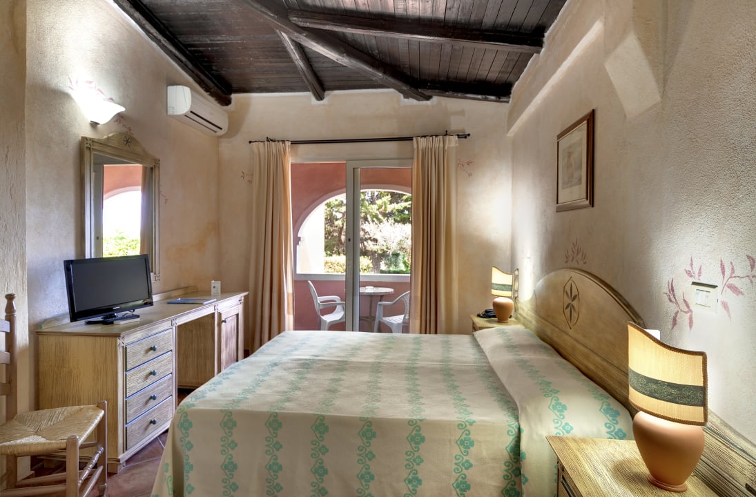 Zimmer Colonna Beach Hotel