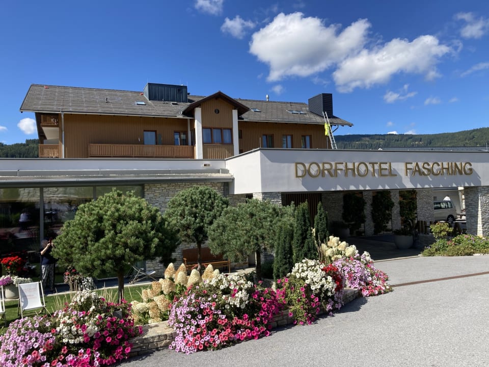 Außenansicht Dorfhotel Fasching