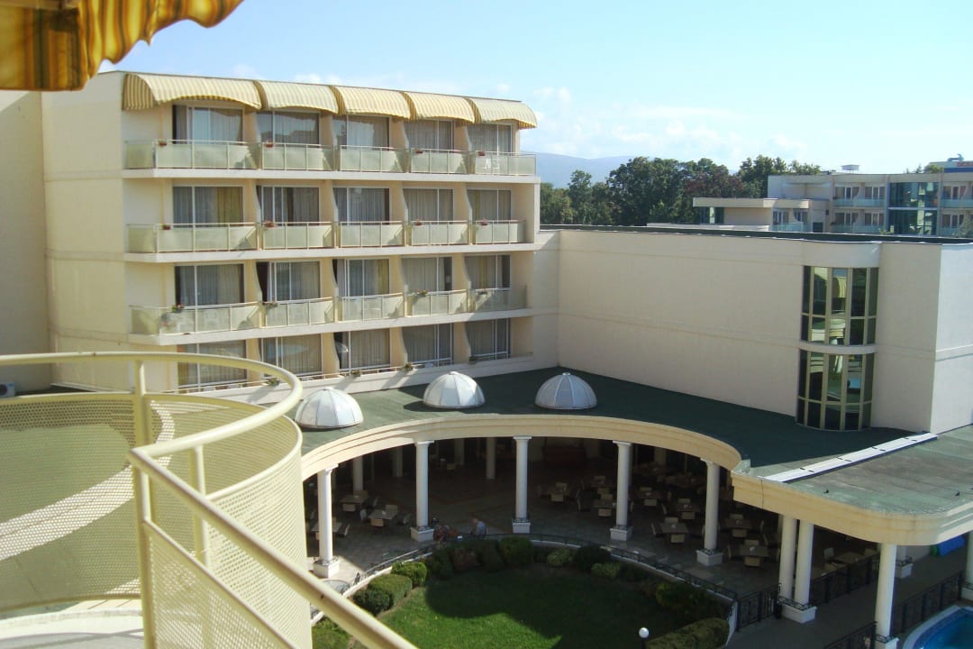 Vor dem Restaurant Flora-Park DAS Club Hotel Sunny Beach