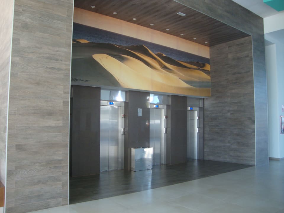 Die Aufzüge zu den Zimmern im Haupthaus Hotel Riu Gran Canaria